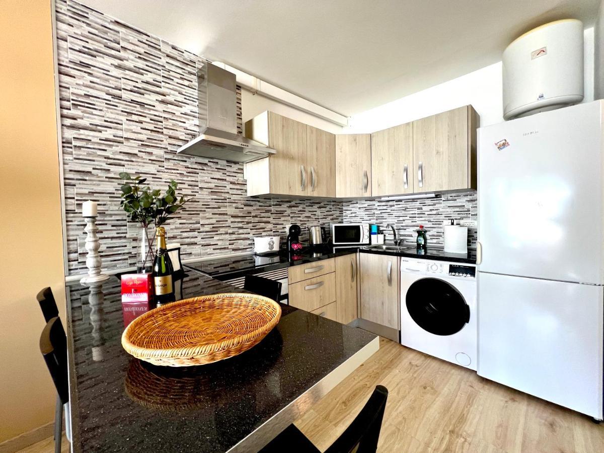 Stunning Lovely Flat With Pool And Strong Wi-Fi, 31 Arona  Kültér fotó