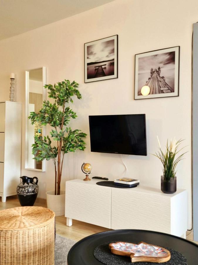 Stunning Lovely Flat With Pool And Strong Wi-Fi, 31 Arona  Kültér fotó