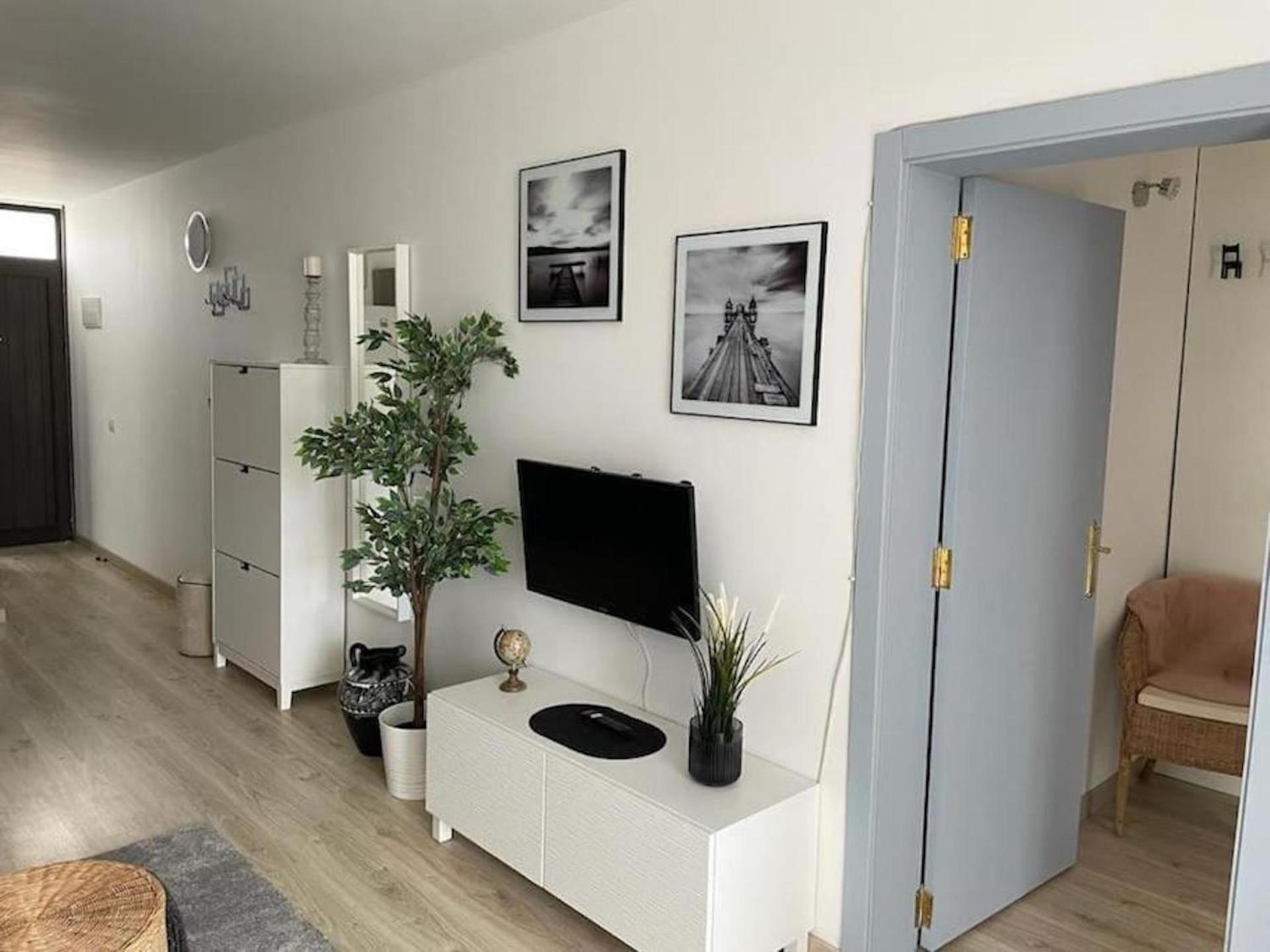 Stunning Lovely Flat With Pool And Strong Wi-Fi, 31 Arona  Kültér fotó