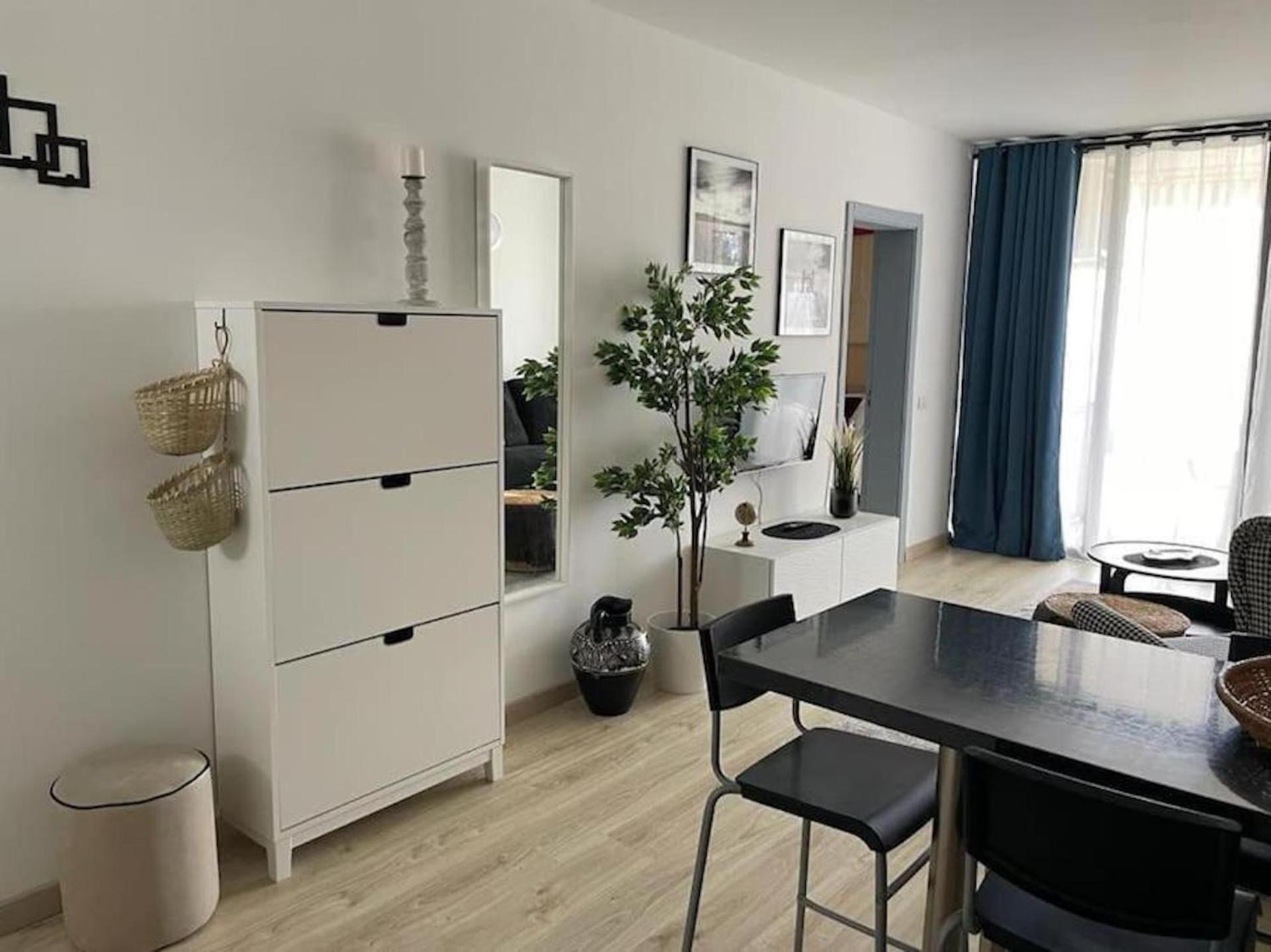 Stunning Lovely Flat With Pool And Strong Wi-Fi, 31 Arona  Kültér fotó